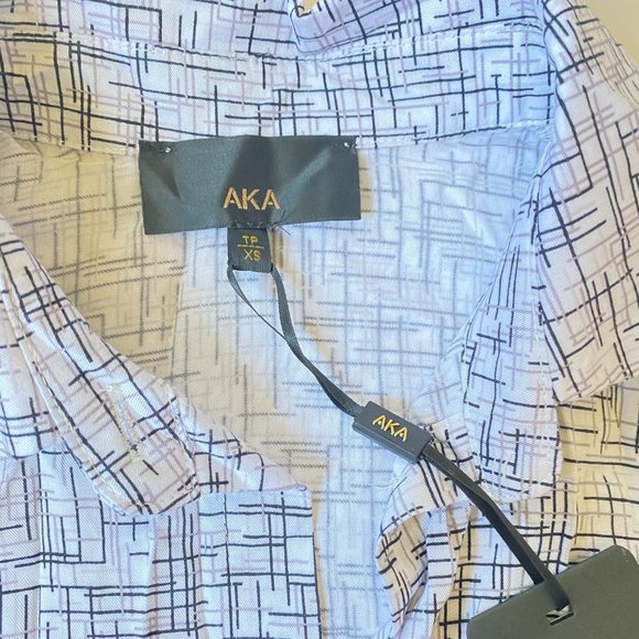 NWT AKA Short Sleeve Button Up Blouse Abstract Pattern Size Extra Small - Picture 3 of 6